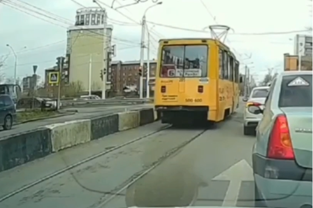 Водитель трамвая заплатит штраф за нарушение ПДД в Иркутске