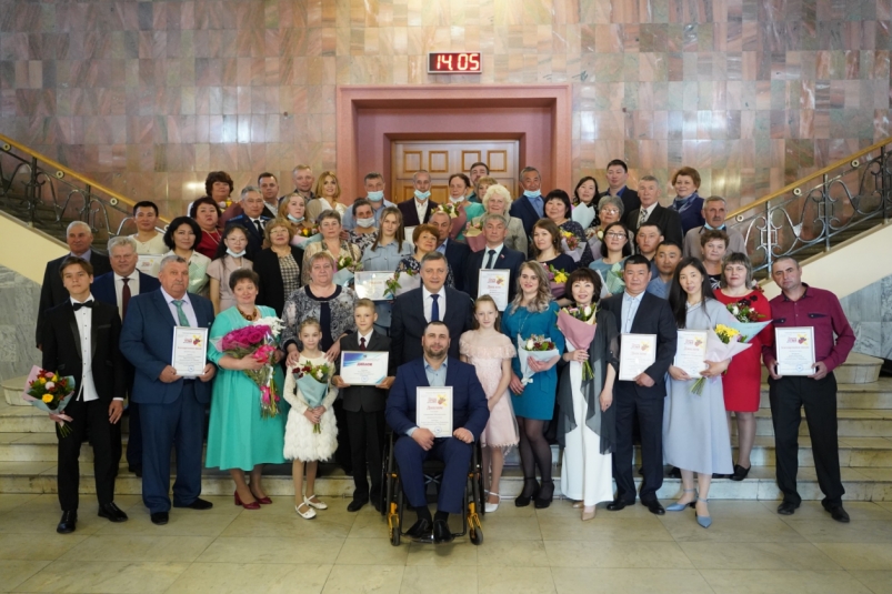 Победителей конкурса "Почетная семья – 2021" наградили в Иркутской области