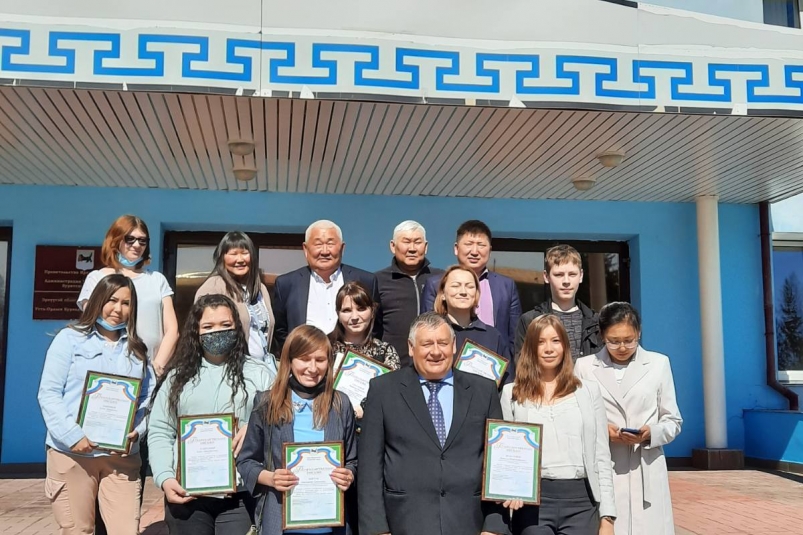 Лидеров  экологических волонтерских движений наградили в поселке Усть-Орде в Приангарье