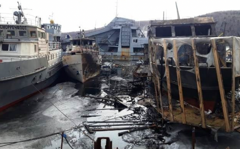 Возгорание двух катеров привело к загрязнению Иркутского водохранилища