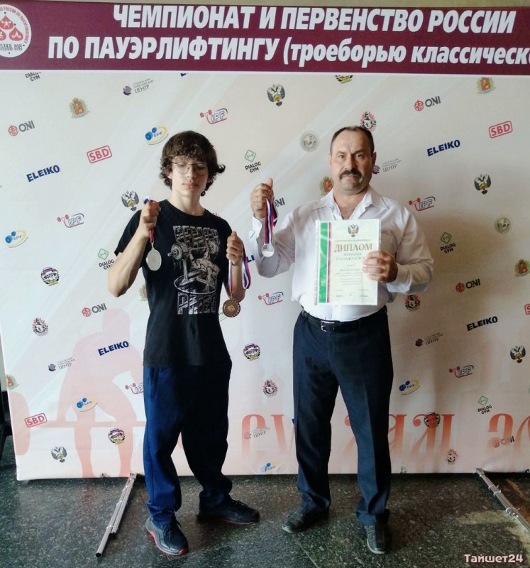 Василий Бочаров из Бирюсинска стал серебряным призёром первенства России по пауэрлифтингу