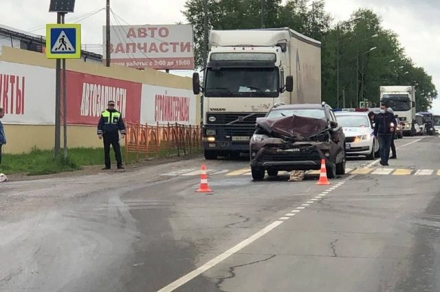 Женщина погибла при столкновении нескольких машин в Усолье-Сибирском