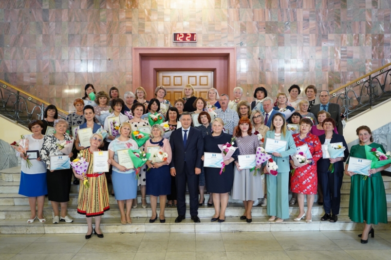 Лучшие работники соцобслуживания получили премию губернатора Иркутской области