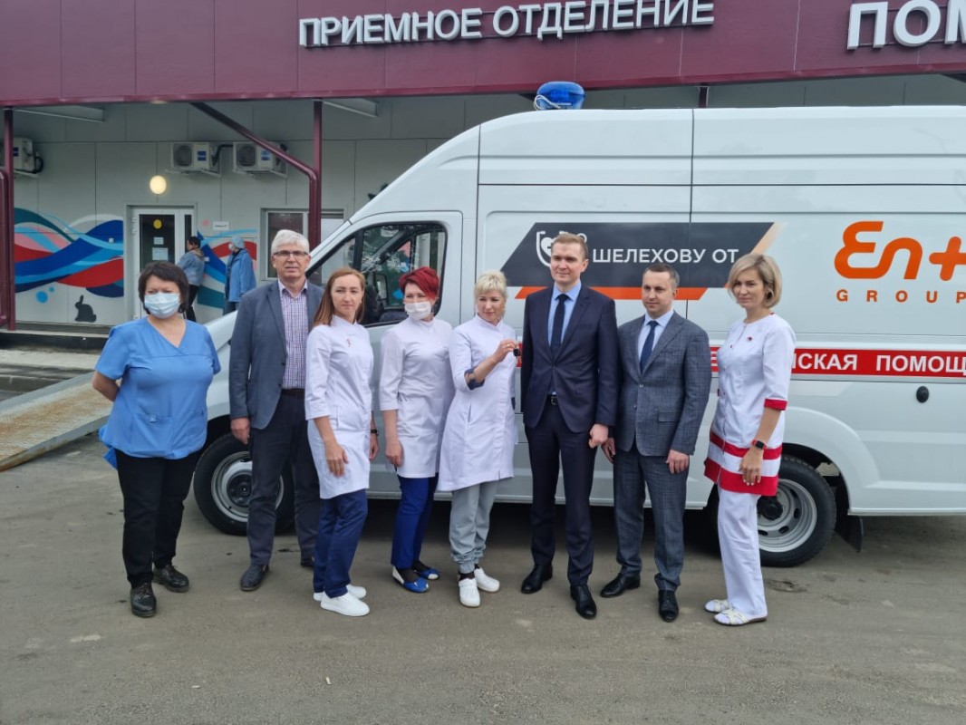 En+ Group передала автомобили скорой помощи медикам Шелехова, Усть-Илимска и Братска