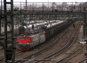 Легковушка врезалась в движущийся грузовой поезд в Усть-Кутском районе