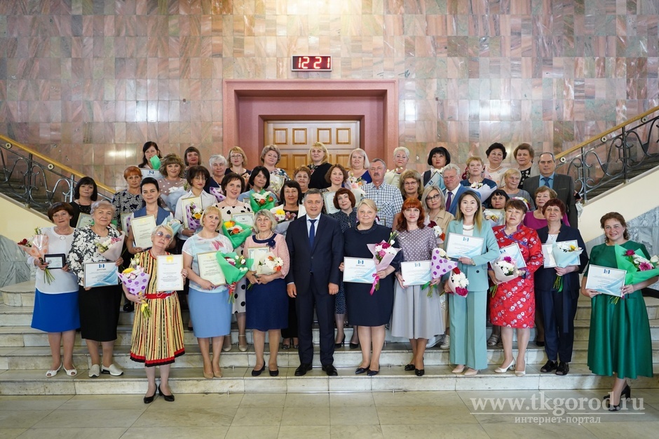 Премии губернатора Иркутской области вручили лучшим работникам учреждений социального обслуживания