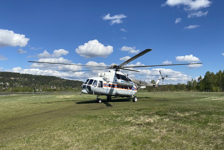 В Катангский район на тушение крупного лесного пожара вылетел вертолёт МИ-8 МЧС России