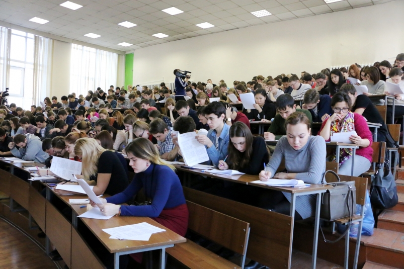 В Госдуме предлагают дать выплату 10 тысяч рублей студентам-первокурсникам