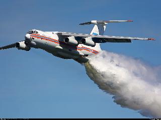 Для тушения крупного пожара в Катанге привлекли самолёт Ил-76 МЧС