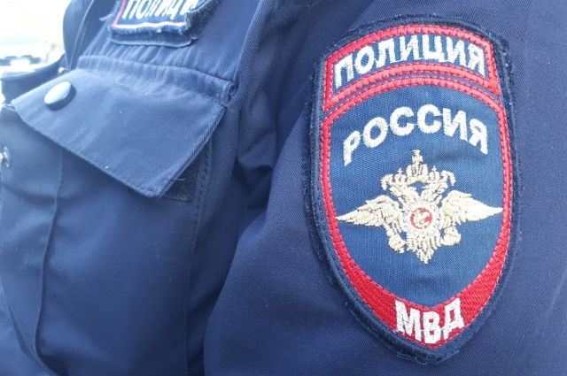 Полиция Иркутска проводит проверку по поводу оставленного в машине ребенка