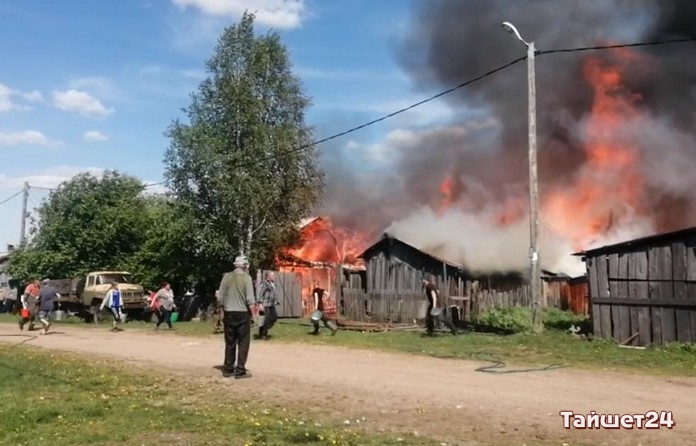 В селе Венгерка дотла сгорел большой жилой дом