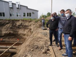 Игорь Кобзев проинспектировал строительство школы, водозабора и моста в Нижнеудинске