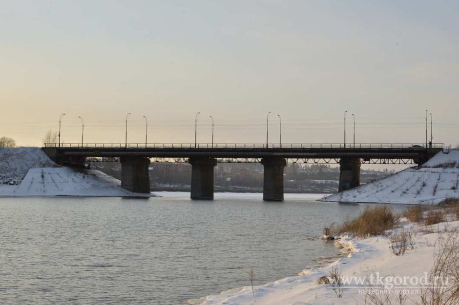 Мост в Падуне планируют капитально отремонтировать. На проектную документацию власти готовы потратить до 18,3 миллиона рублей