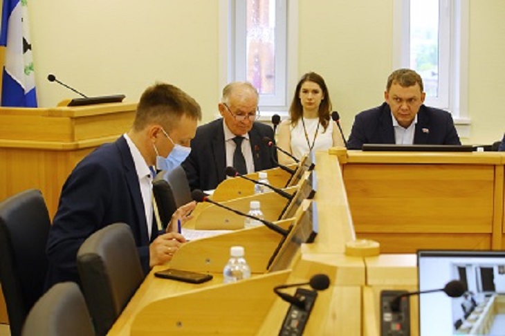 Яков Сандаков рассказал депутатам ЗС о сокращении финансирования проекта детского медцентра