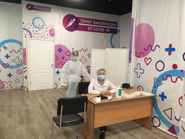 Пункт вакцинации от коронавируса начал работать в ТЦ "Яркомолл" в Иркутске