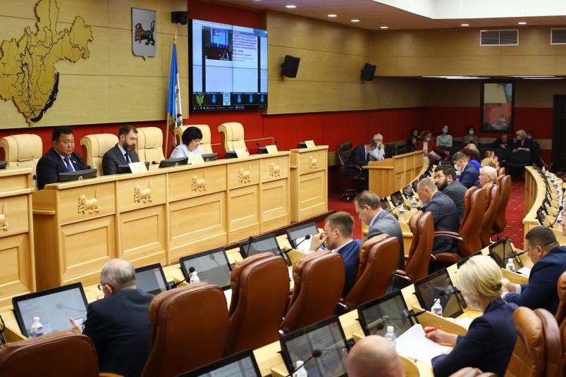 Бюджет и поддержка граждан: депутаты ЗС Приангарья приняли ряд социальных законопроектов