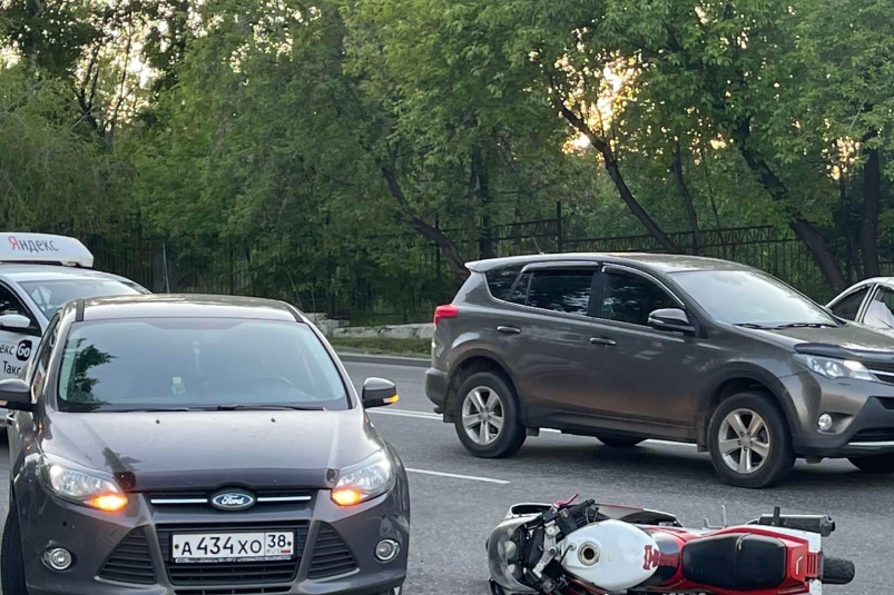 ДТП с участием мотоциклиста и такси Uber произошло в Иркутске