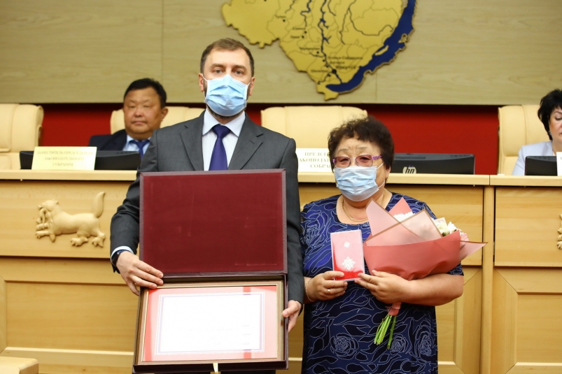 Медицинских работников наградили Почетной грамотой Заксобрания Иркутской области