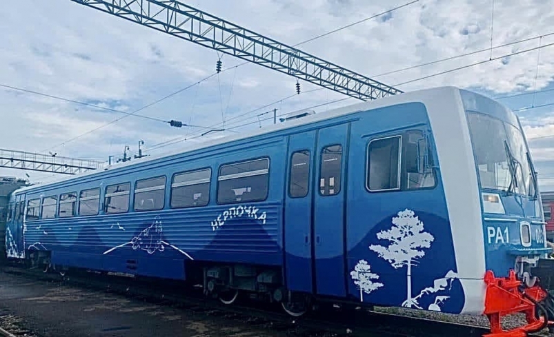 Обновленный пригородный поезд начал курсировать по Кругобайкальской железной дороге