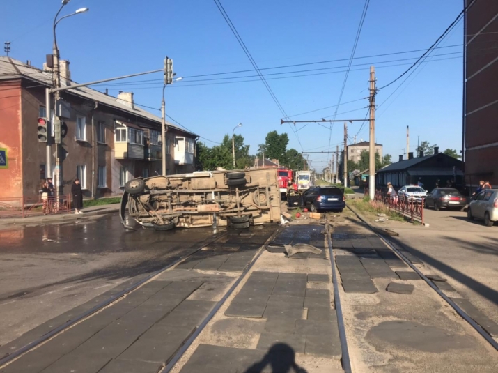 21-летний водитель проехал на красный и спровоцировал аварию с пострадавшими в Иркутске