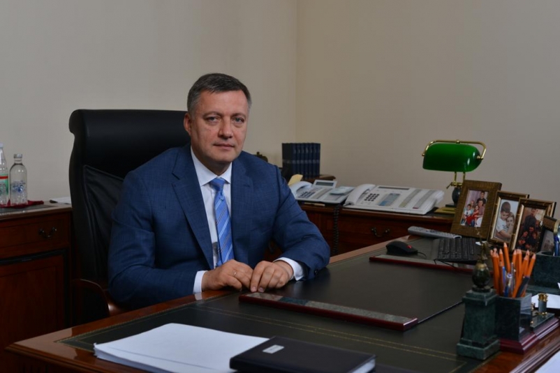 Губернатор Приангарья Игорь Кобзев поздравил медработников с профессиональным праздником