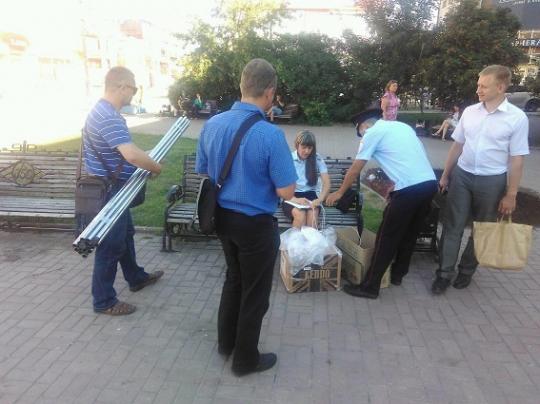 Двух девушек-волонтёров штаба Навального задержали на пикете в Иркутске