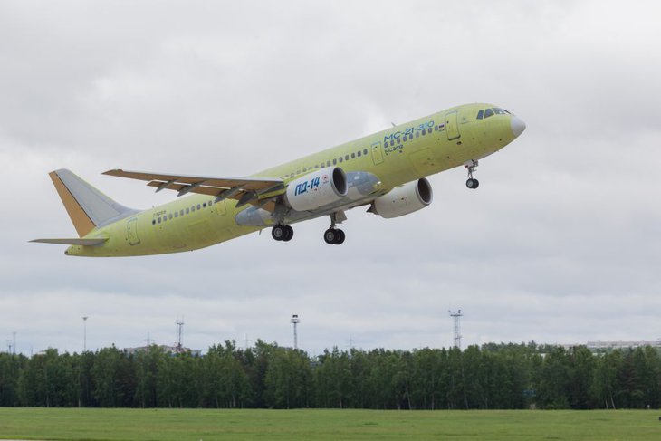 Самолет МС-21-310 с российскими двигателями прибыл в Ульяновск для покраски