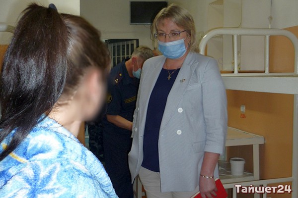 Уполномоченный по правам человека в Иркутской области посетила колонию и СИЗО в Тайшете