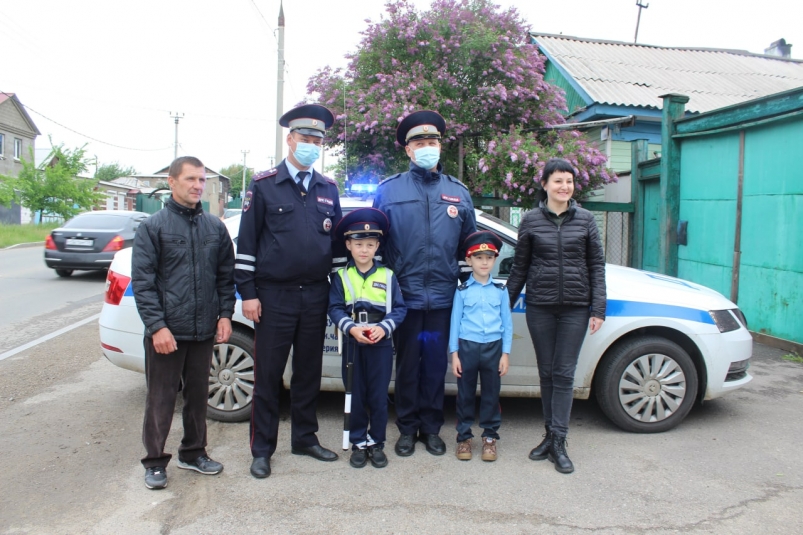 Инспекторы ГИБДД исполнили мечту ребенка из Иркутской области