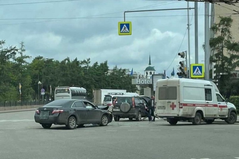 ДТП с участием Honda CR-V и Toyota Camry произошло в районе сквера Кирова в Иркутске