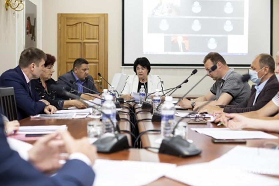 Переселение из аварийного жилья и капремонт многоквартирных домов обсудили на круглом столе в Заксобрании Иркутской области