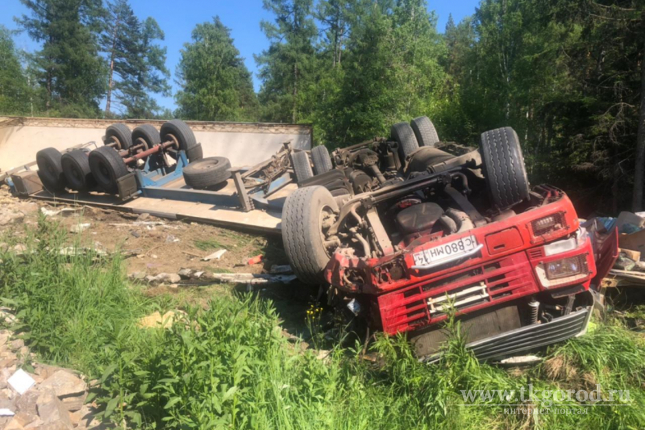 В Шелеховском районе погиб водитель, перевернувшись на большегрузе Volvo