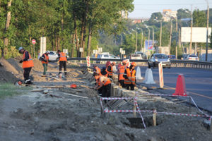 Работы по обустройству тротуарной сети и укладки асфальта ведутся на Трактовой в Иркутске
