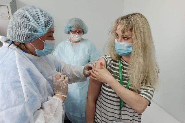 400 тысяч жителей Приангарья поставили первый компонент вакцины от COVID-19