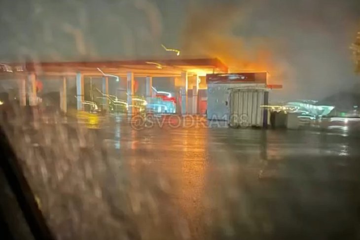 Ночью 9 июля горел магазин рядом с АЗС «БРК» на Лермонтова