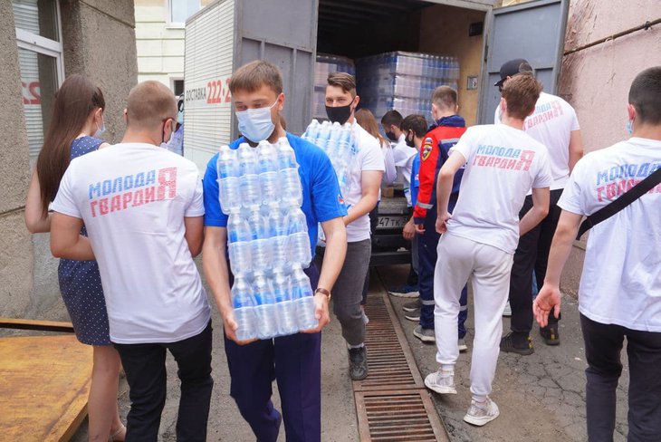 Добровольцы Единого волонтерского центра оказывают помощь медучреждениям Иркутска
