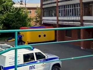 В Иркутске в субботу предотвратили падение мужчины с пятиэтажки
