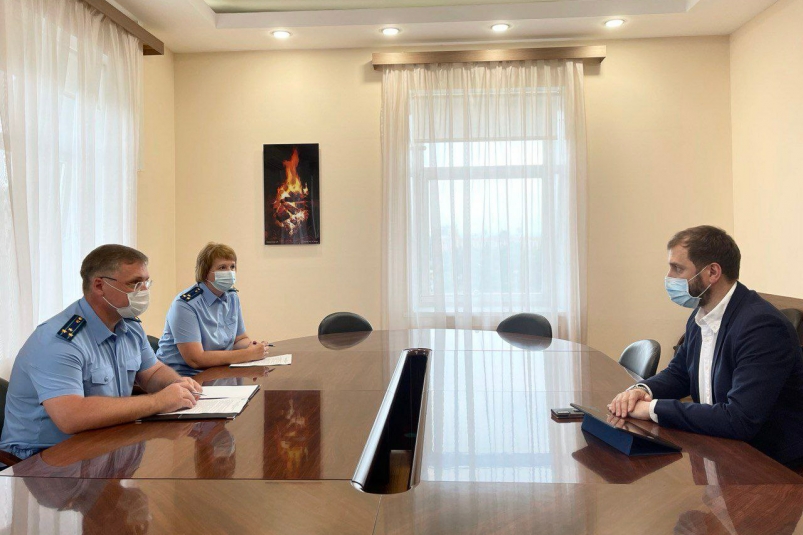 Спикер Заксобрания Приангарья провел рабочую встречу с представителями прокуратуры региона