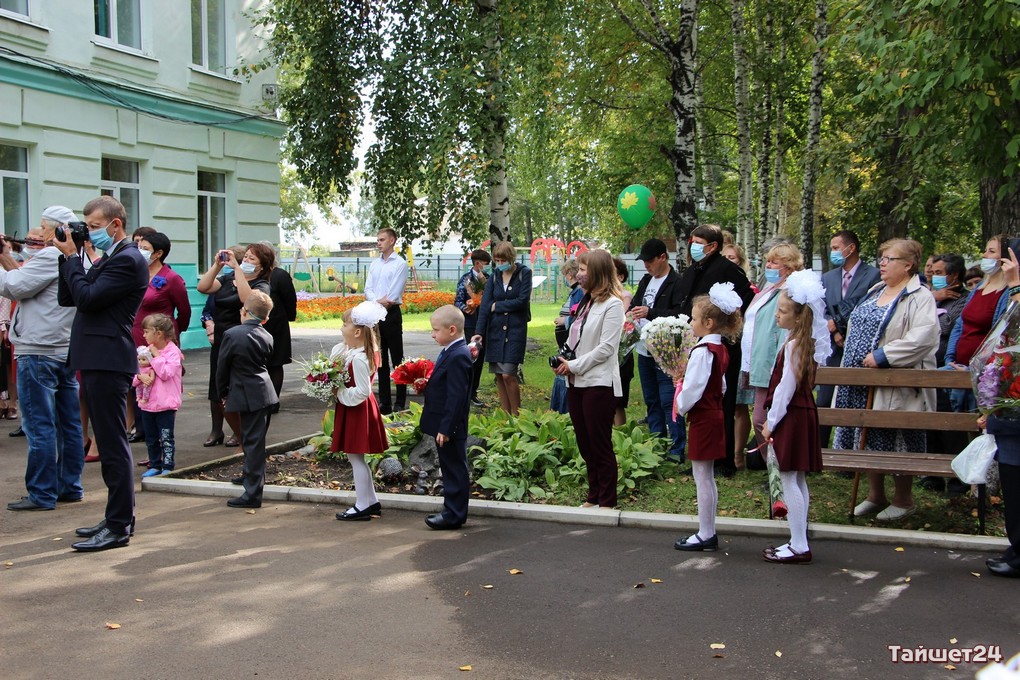 Кому из школьников положена выплата 10 тысяч рублей