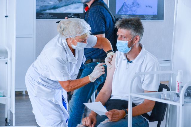 Еще 20 тысяч доз вакцины от коронавируса доставили в Иркутскую область