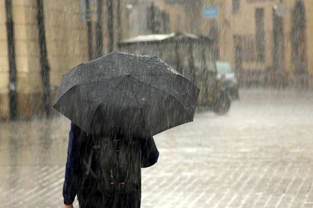 МЧС предупреждает о сильных дождях в Иркутской области 15 июля
