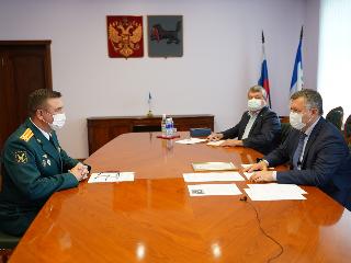 Глава Приангарья встретился с новым военным комиссаром Иркутской области