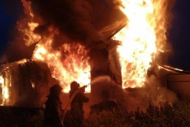 За сутки в Иркутской области на пожарах погибли два человека