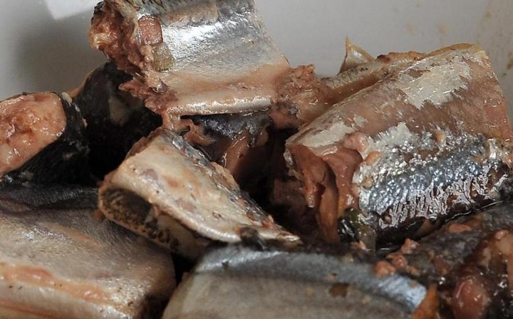 В Россельхознадзоре выявили признаки массовой подделки рыбных консервов