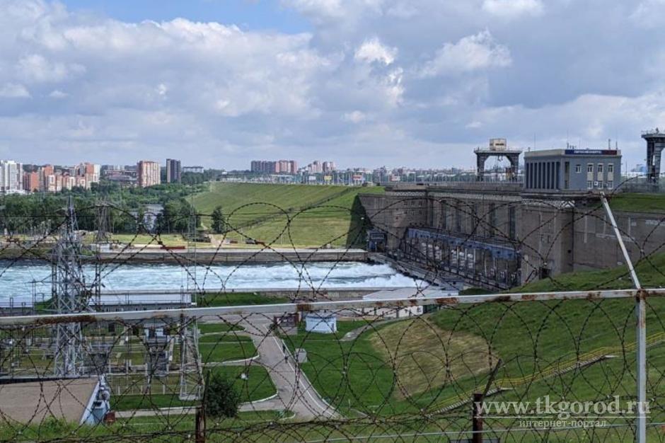 Небывало высокий уровень Братского водохранилища продолжит расти - на Иркутской ГЭС увеличили расход воды до 3200 м3/с