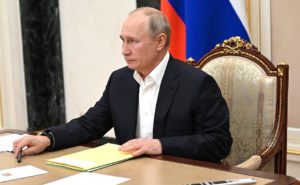 Владимир Путин может посетить чемпионат мира по хоккею с мячом в октябре в Иркутске