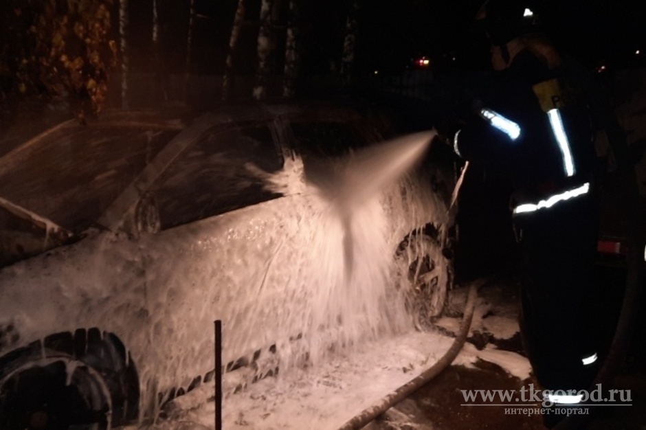 В дачном поселке Зяба в Братске сгорел Lexus RX-350 с прицепом