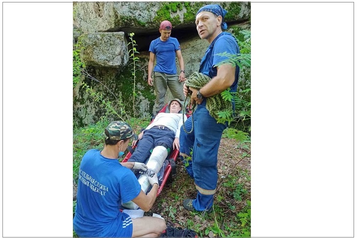 В Шелеховском районе турист сломал ногу при падении со скальника «Старуха»