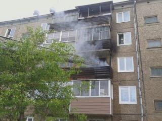 В Усолье-Сибирском в субботу днем горел многоквартирный жилой дом