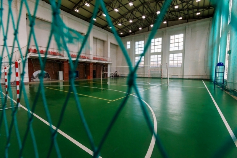 Отставание в сроках ремонта спортзала выявили в школе-детсаду в Большом Луге в Приангарье